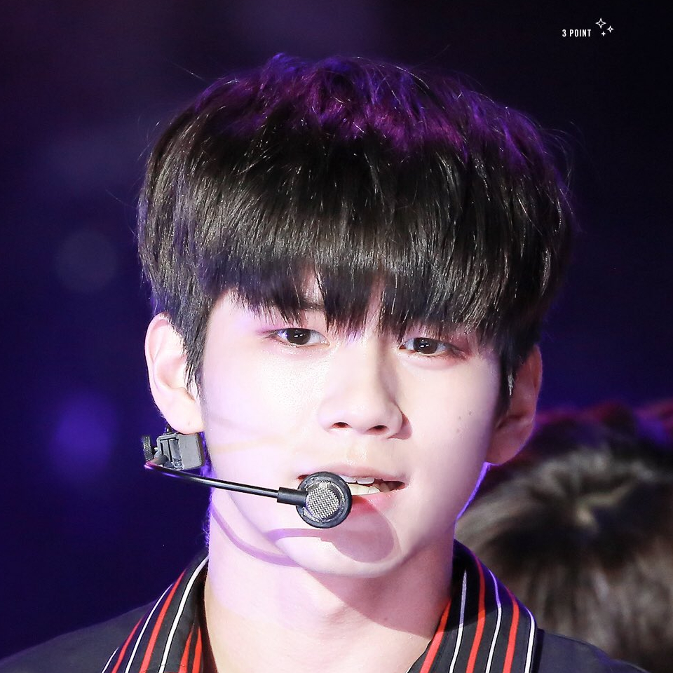 옹성우 image