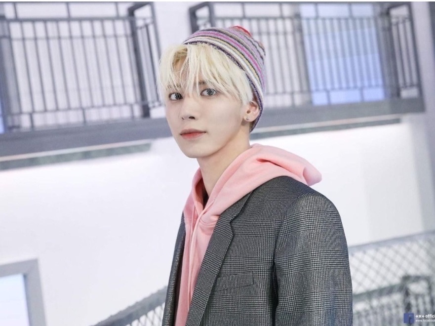 My handsome boyfriend likes me thumbnail