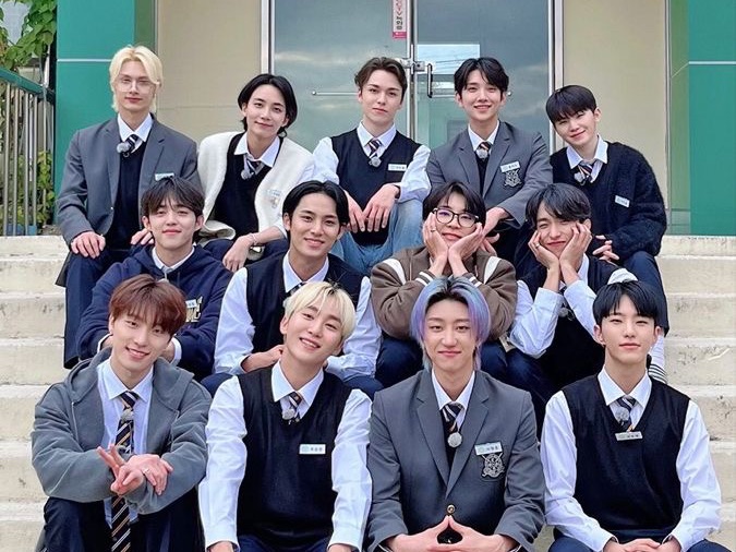 女子高中的13位教師 thumbnail