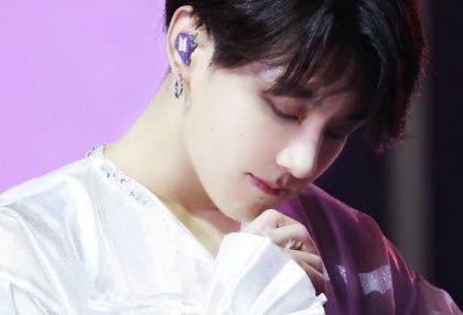 My favorite person likes me. thumbnail