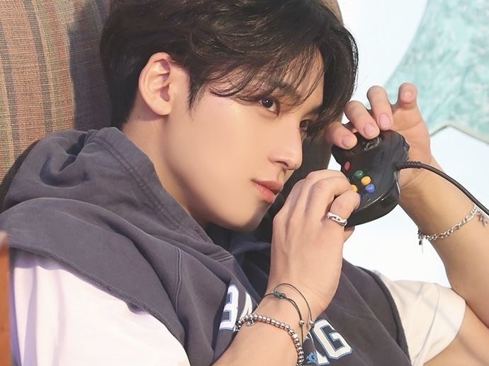 Bamboo and horse friends: childhood friends thumbnail