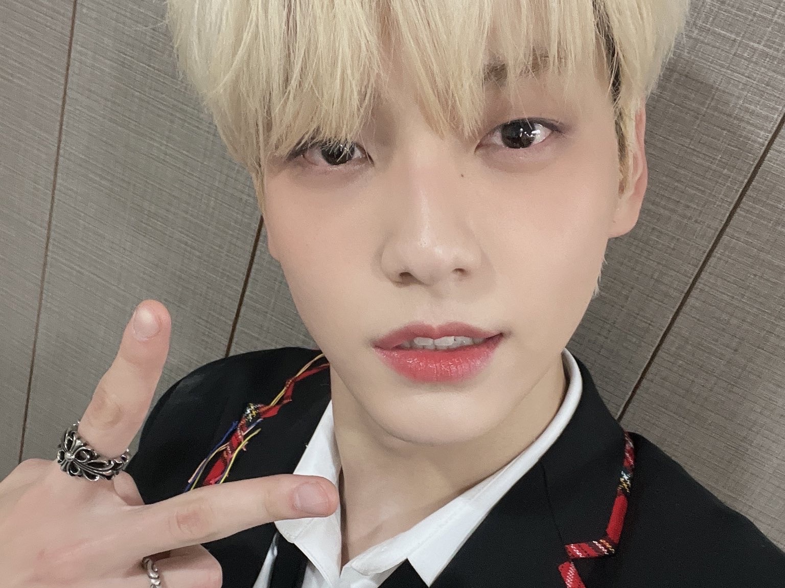 Je vais les récupérer et te les donner à la place ?! [PARLER] thumbnail