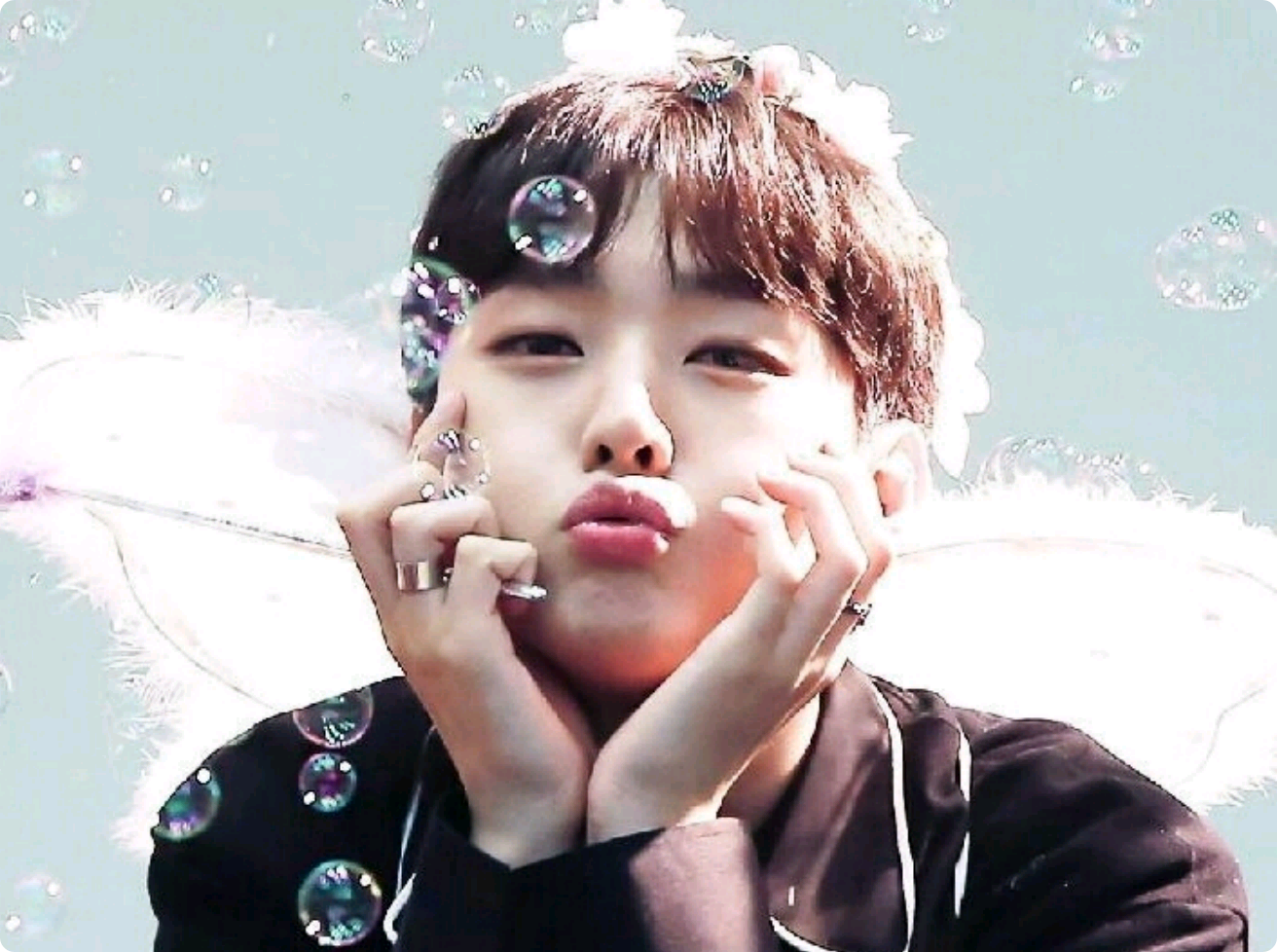 작은 손짖하나에도 심쿵 thumbnail