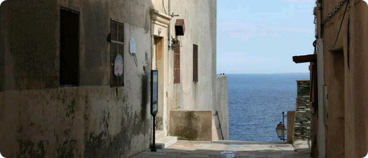 Đi bộ xuống một con hẻm... thumbnail