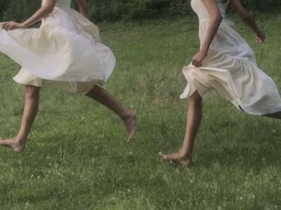 운명은 책장을 넘길 때 시작돼. thumbnail