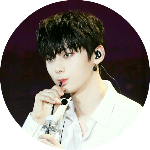 황민현 image