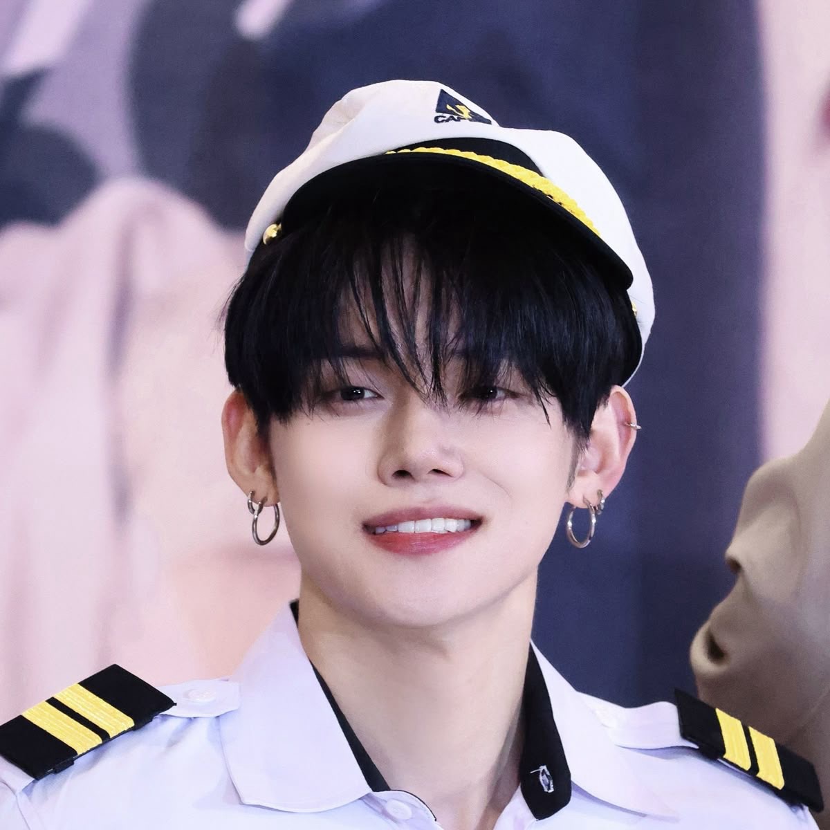 작가입니다>< image