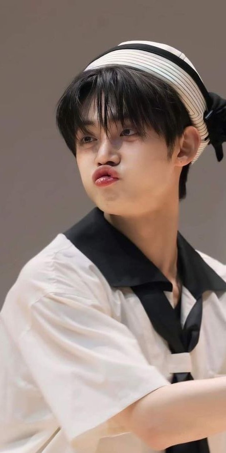 작가입니더>< image