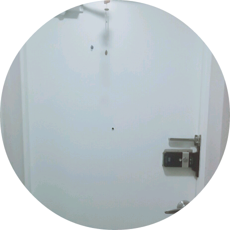 남준이의 현관문 image