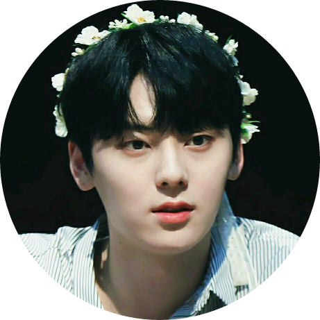 황민현 image