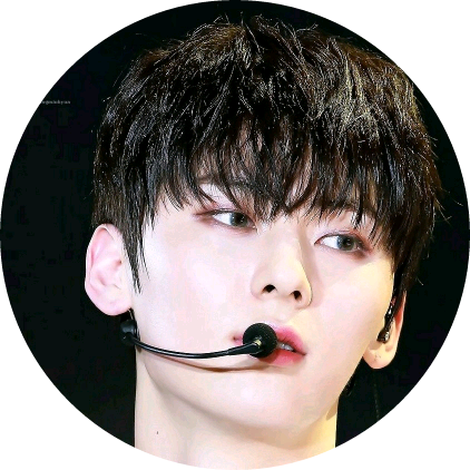 황민현 image