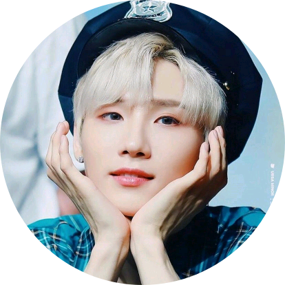 전웅 image