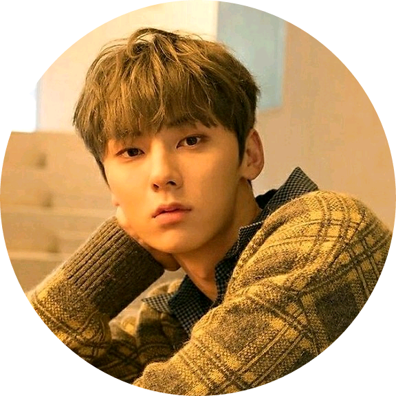 황민현 image
