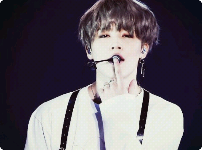 Kami berdua di bawah sinar bulan. thumbnail