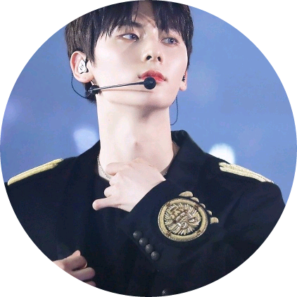 황민현 image