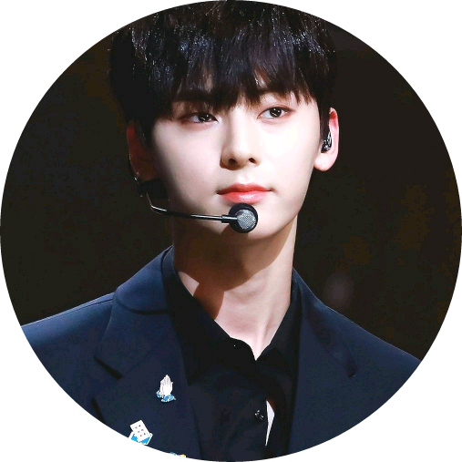 황민현 image