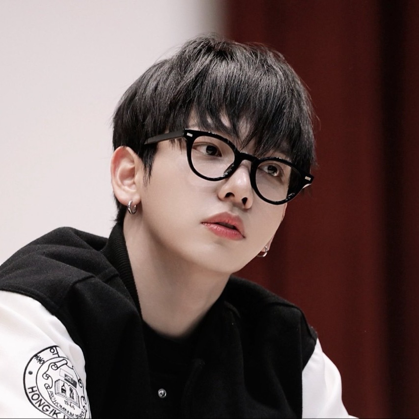 거울 속 재현 image