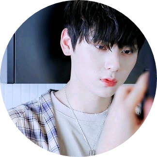 황민현 image