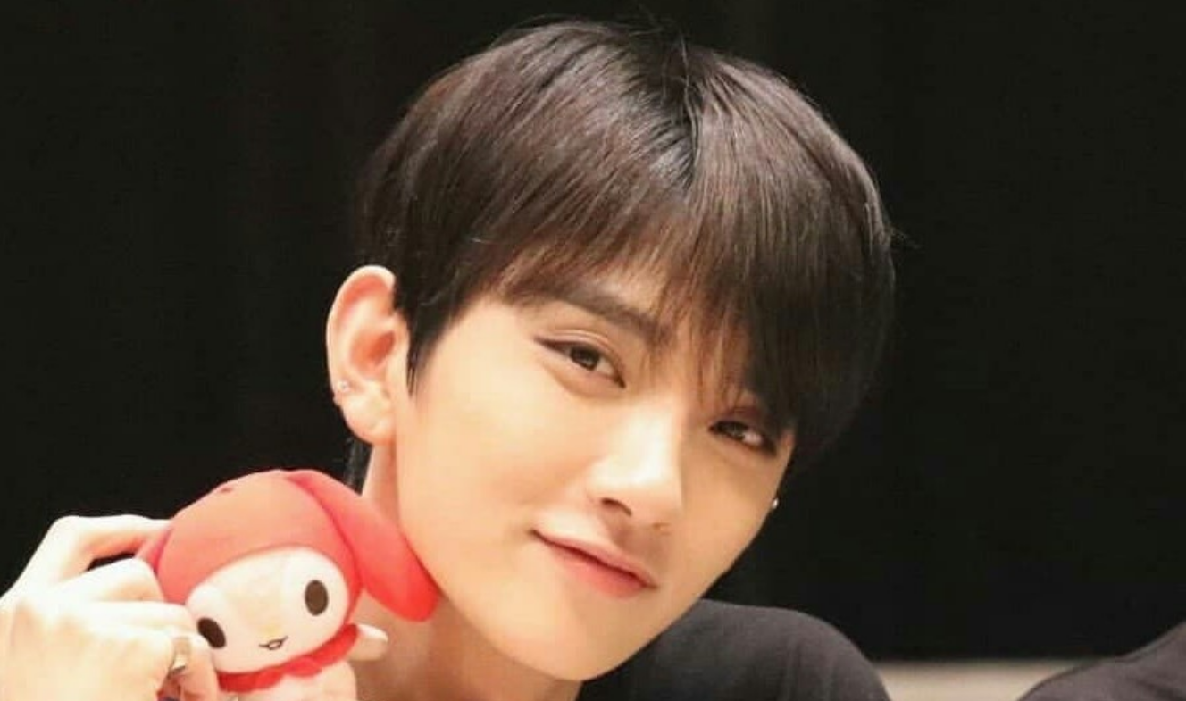 我們倆年齡相差9歲。 thumbnail