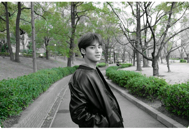 Kim Min-gyu, employée à temps partiel dans une supérette thumbnail