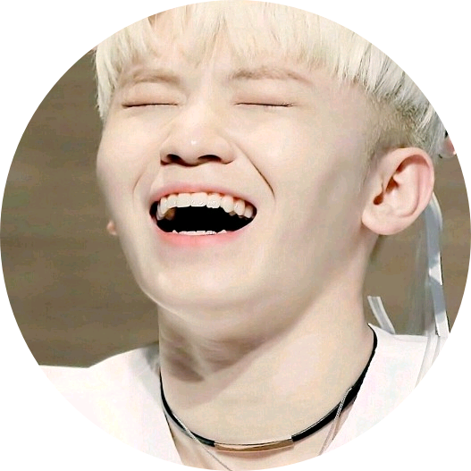 어린 지 훈이 image