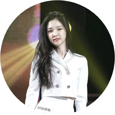 호텔 직원(손나은) image