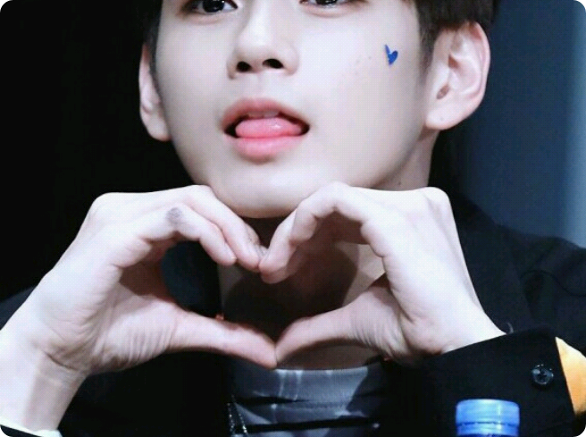 성우의 귀엽기도 한 이쁜 사진♡ thumbnail