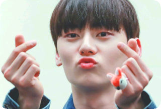 11명의 내 오빠들 중
      1명과 thumbnail