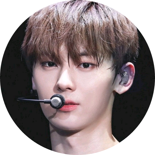황민현 image