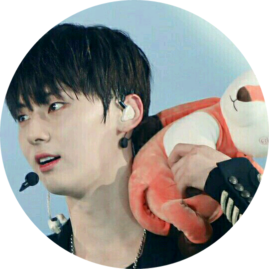 황민현 image