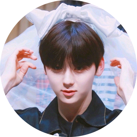 황민현 image