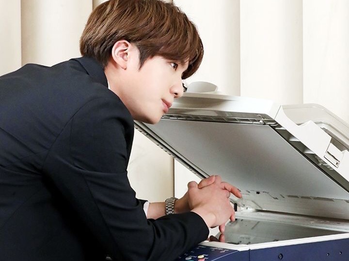 Với tư cách là một người đàn ông, chứ không phải là một người kính trọng. thumbnail