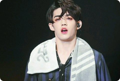 À partir d'aujourd'hui, je suis devenue la secrétaire de ce salaud. thumbnail