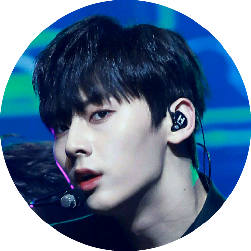 황민현 image