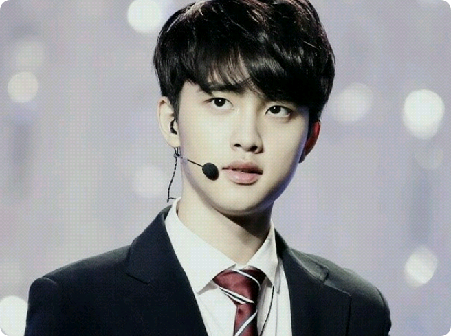 Un bel étudiant en uniforme thumbnail