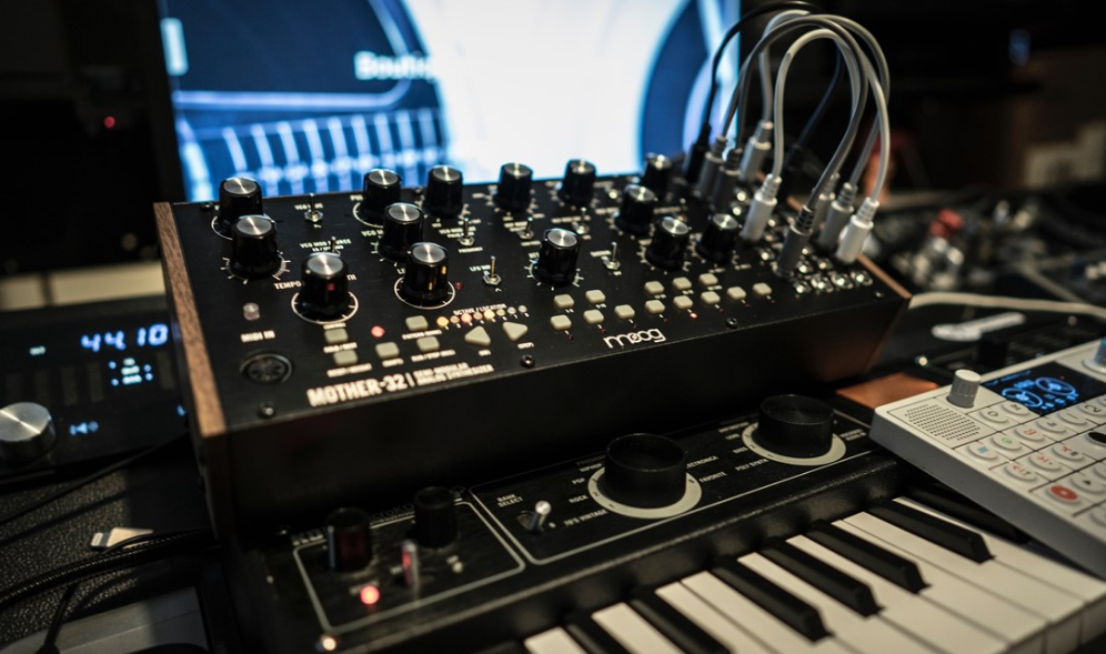 작곡가 MING thumbnail