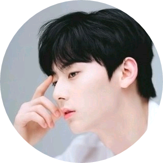 황민현 image