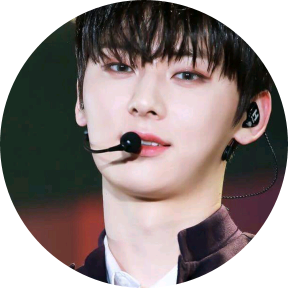 황민현 image