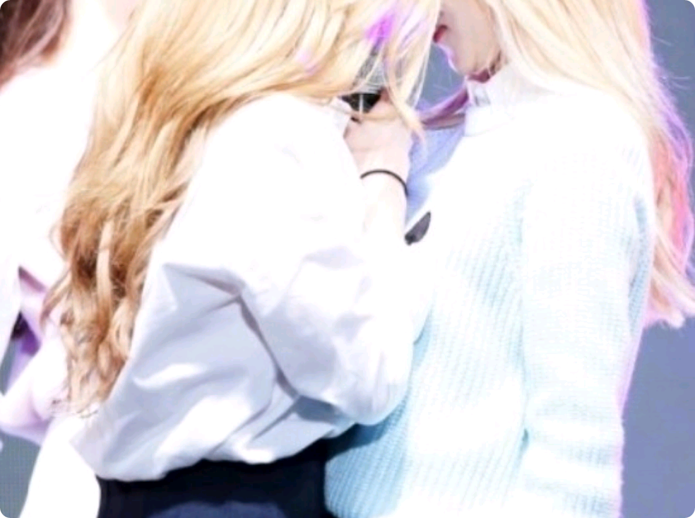 Dans la douce brise comme la lune (Moonbyul Wheein) thumbnail