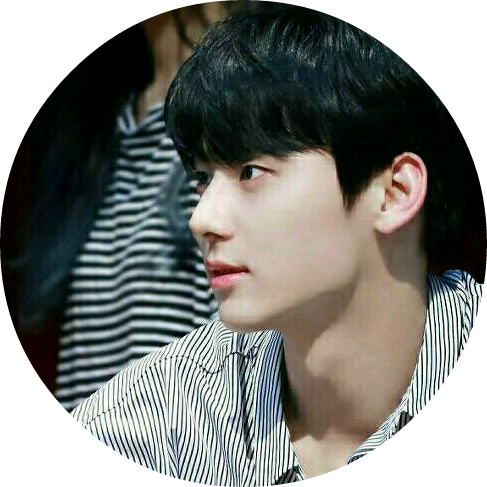 황민현 image
