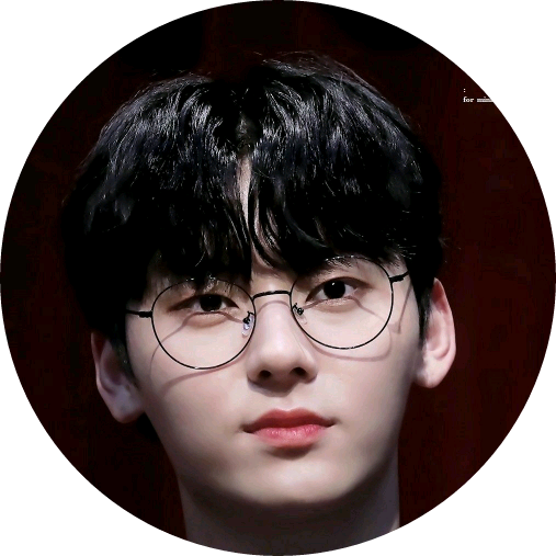 황민현 image