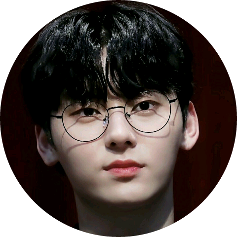 황민현 image