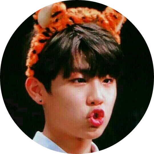 박우진의어린시절모습 image