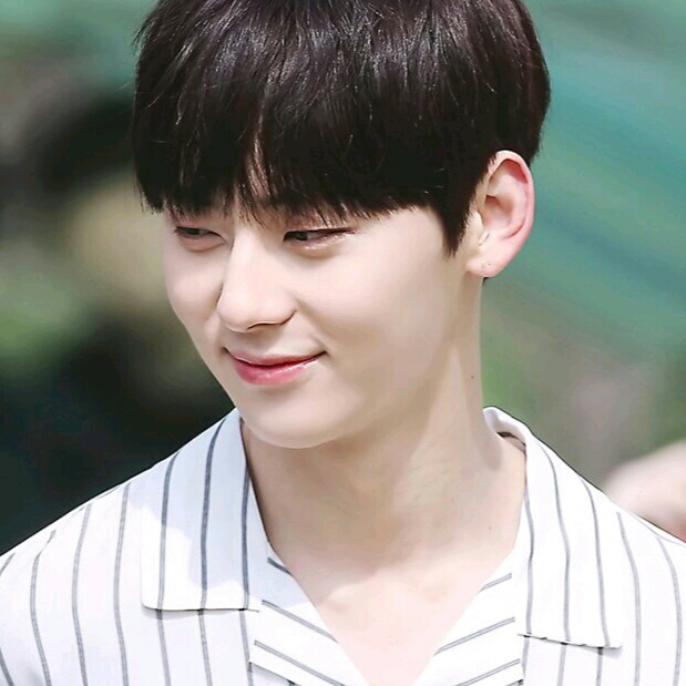 황민현 image