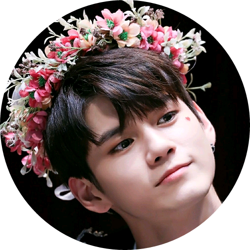 (꿈속에 사는)성우 image