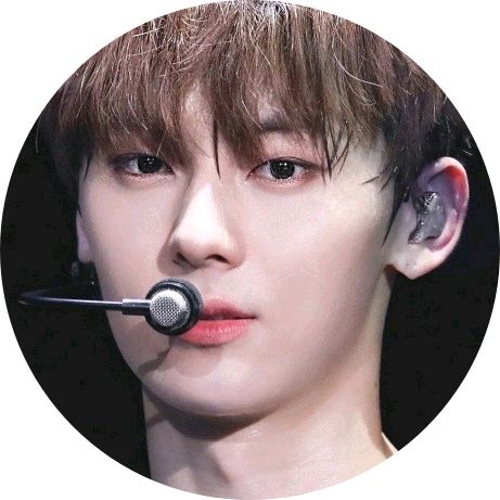 황민현 image