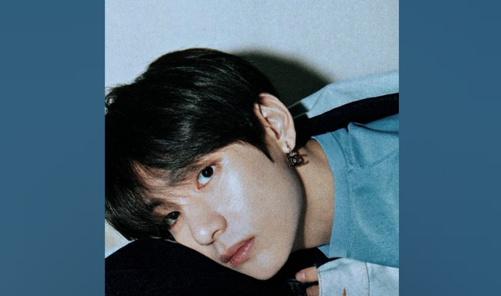 Chatting while sharing BTS photos thumbnail