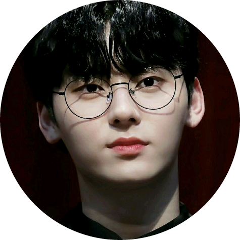 황민현 image