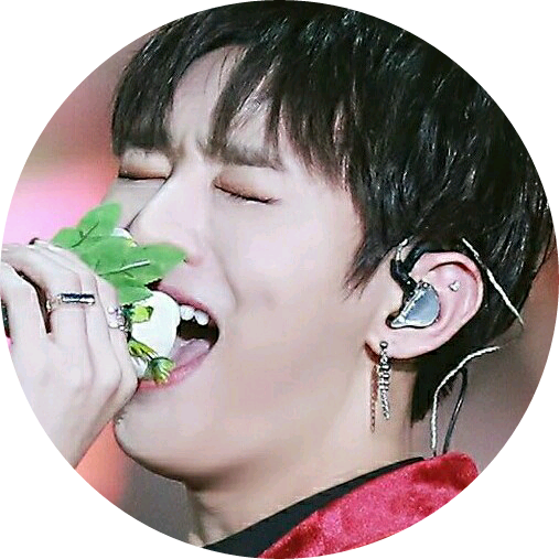 윤지성 ( 담임 ) image