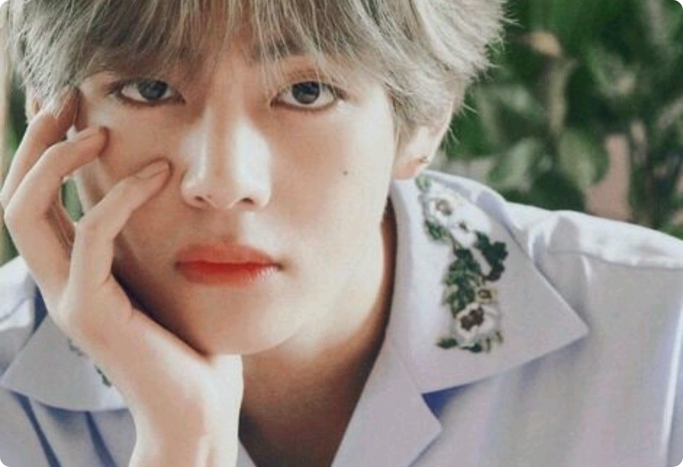 My childhood friend from England came back as a handsome man. thumbnail